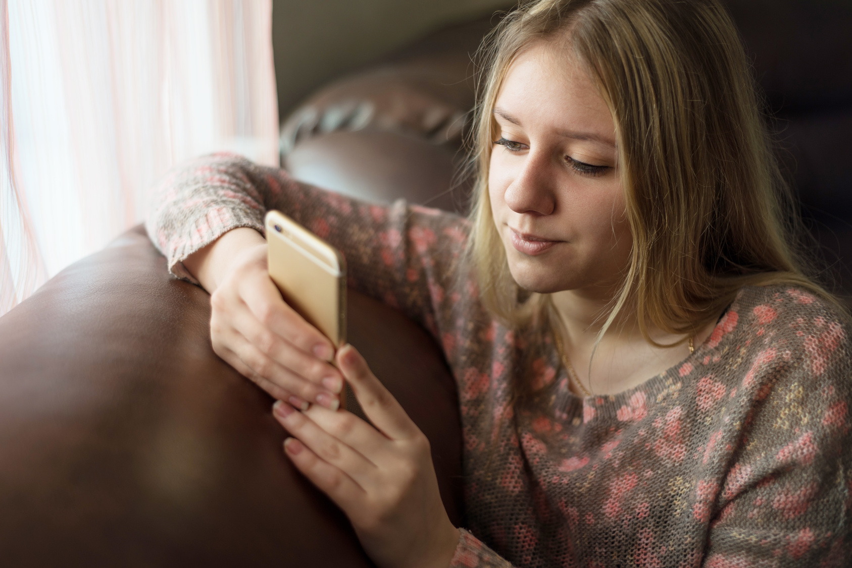 teen on social media