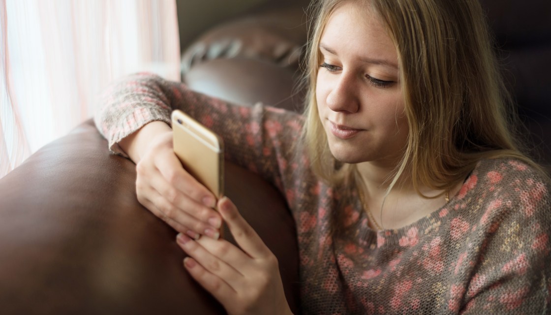 teen on social media